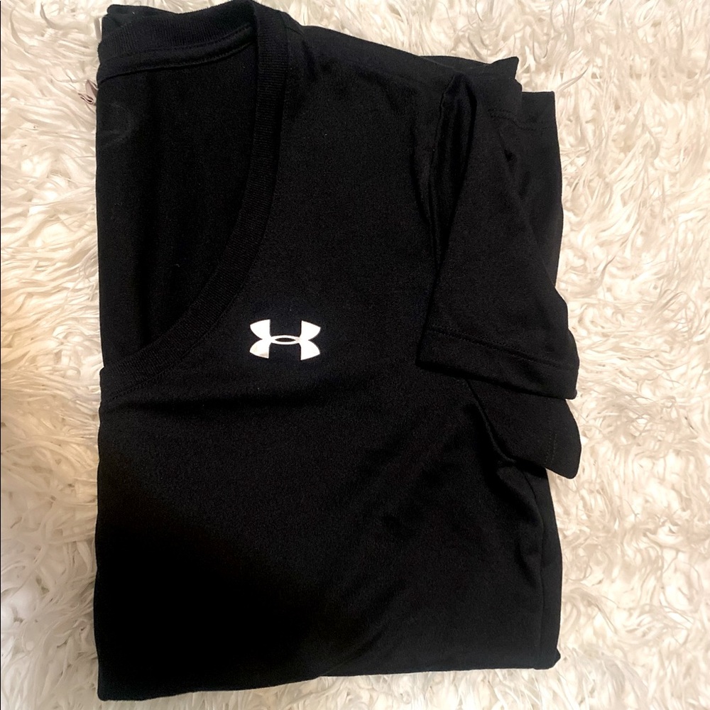 Under Amour dri fit material tee